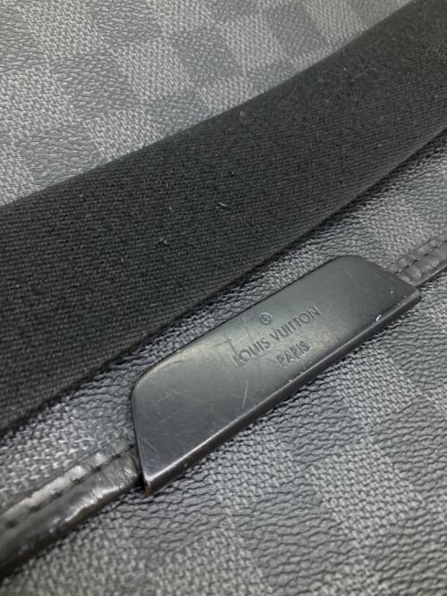 LOUIS VUITTON（ルイ ヴィトン）LOUIS VUITTON (ルイ ヴィトン) ダミエ・グラフィット ダニエルMM ショルダーバッグ グレーの古着・服飾アイテム