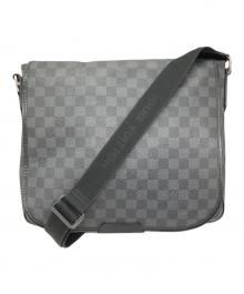 LOUIS VUITTON（ルイ ヴィトン）の古着「ダミエ・グラフィット ダニエルMM ショルダーバッグ」｜グレー