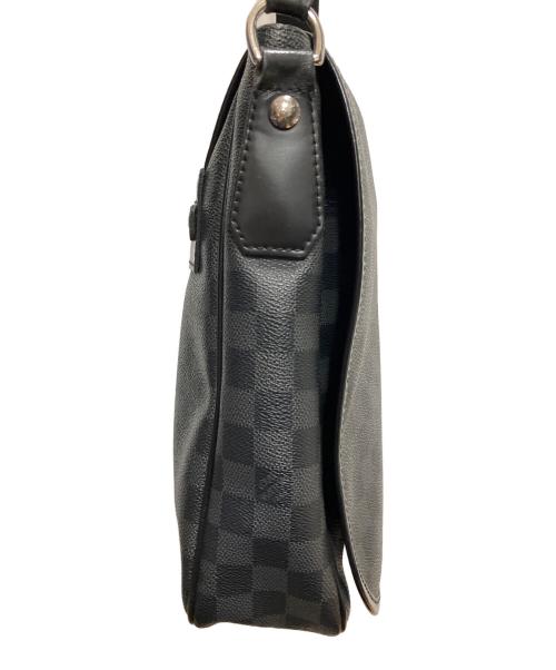 LOUIS VUITTON（ルイ ヴィトン）LOUIS VUITTON (ルイ ヴィトン) ダミエ・グラフィット ダニエルMM ショルダーバッグ グレーの古着・服飾アイテム