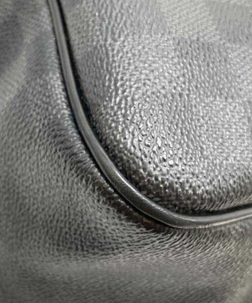 LOUIS VUITTON（ルイ ヴィトン）LOUIS VUITTON (ルイ ヴィトン) ダミエ・グラフィット ダニエルMM ショルダーバッグ グレーの古着・服飾アイテム