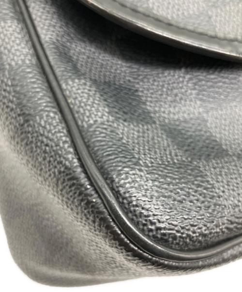 LOUIS VUITTON（ルイ ヴィトン）LOUIS VUITTON (ルイ ヴィトン) ダミエ・グラフィット ダニエルMM ショルダーバッグ グレーの古着・服飾アイテム