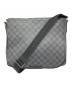 LOUIS VUITTON（ルイ ヴィトン）の古着「ダミエ・グラフィット ダニエルMM ショルダーバッグ」｜グレー