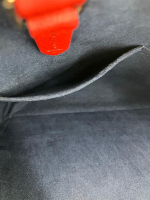 LOUIS VUITTON（ルイ ヴィトン）LOUIS VUITTON (ルイ ヴィトン) エピ ツイスト トート トートバッグ レッドの古着・服飾アイテム