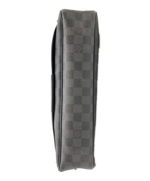 LOUIS VUITTON（ルイ ヴィトン）LOUIS VUITTON (ルイ ヴィトン) ダミエ・グラフィット ダニエルMM ショルダーバッグ グレーの古着・服飾アイテム