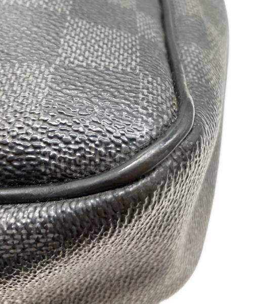 LOUIS VUITTON（ルイ ヴィトン）LOUIS VUITTON (ルイ ヴィトン) ダミエ・グラフィット ダニエルMM ショルダーバッグ グレーの古着・服飾アイテム