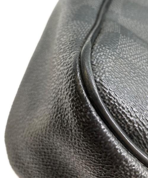 LOUIS VUITTON（ルイ ヴィトン）LOUIS VUITTON (ルイ ヴィトン) ダミエ・グラフィット ダニエルMM ショルダーバッグ グレーの古着・服飾アイテム