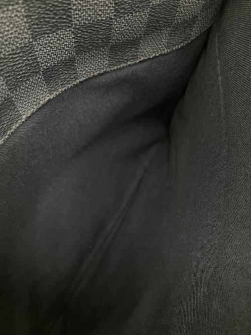 LOUIS VUITTON（ルイ ヴィトン）LOUIS VUITTON (ルイ ヴィトン) ダミエ・グラフィット ダニエルMM ショルダーバッグ グレーの古着・服飾アイテム