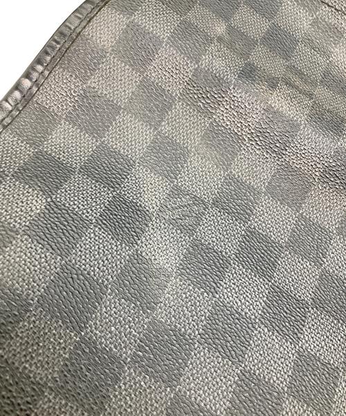 LOUIS VUITTON（ルイ ヴィトン）LOUIS VUITTON (ルイ ヴィトン) ダミエ・グラフィット ダニエルMM ショルダーバッグ グレーの古着・服飾アイテム