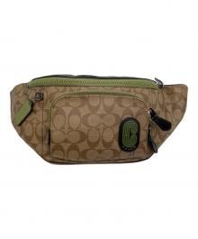 COACH（コーチ）の古着「トラック ベルト バッグ・シグネチャー キャンバス・コーチ パッチ ウェストバッグ」｜ベージュ×グリーン