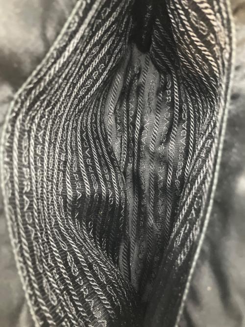 PRADA（プラダ）PRADA (プラダ) ナイロントートバッグ ブラックの古着・服飾アイテム