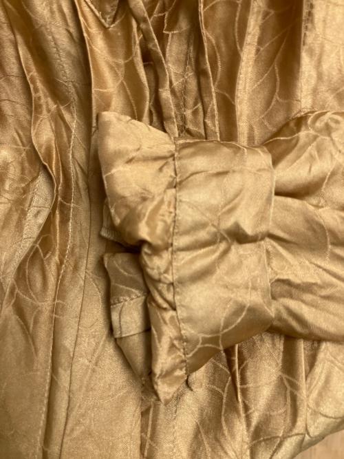 CHANEL（シャネル）CHANEL (シャネル) カメリア フーデッドコート ベージュ サイズ:SIZE 38の古着・服飾アイテム