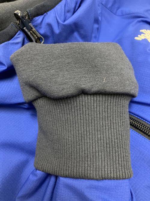 THE NORTH FACE（ザ ノース フェイス）THE NORTH FACE (ザ ノース フェイス) リバーシブルテックエアーフーディ　ナイロンジャケット ネイビー サイズ:SIZE Mの古着・服飾アイテム