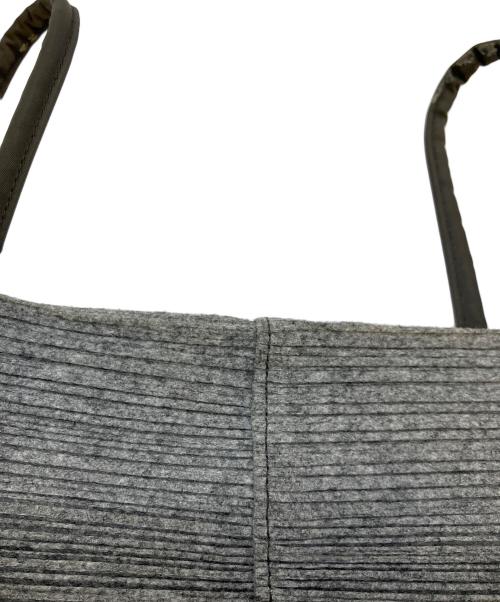 PLEATS PLEASE（プリーツプリーズ）PLEATS PLEASE (プリーツプリーズ) ハンドバッグ グレーの古着・服飾アイテム