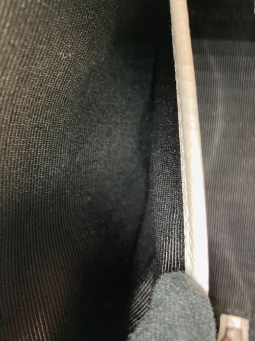 LACOSTE（ラコステ）LACOSTE (ラコステ) PEANUTS (ピーナッツ) プリントレザーショルダーバッグ ホワイトの古着・服飾アイテム