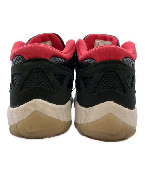 NIKE（ナイキ）NIKE (ナイキ) AIR JORDAN 11 RETRO LOW IE ローカットスニーカー ブラック×レッド サイズ:SIZE 26cmの古着・服飾アイテム