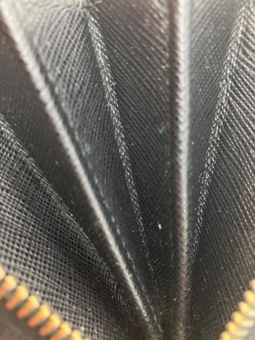 PRADA（プラダ）PRADA (プラダ) サフィアーノ ラウンドファスナー長財布の古着・服飾アイテム