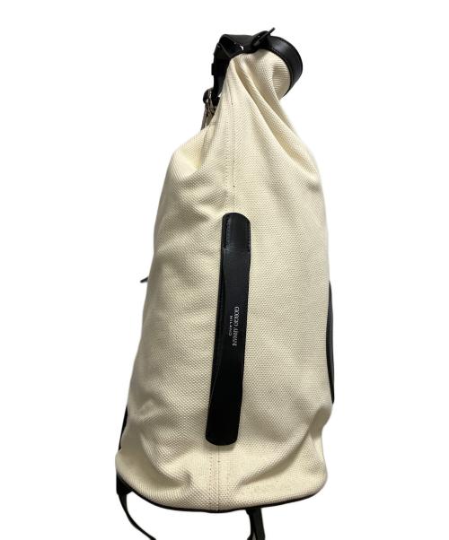 GIORGIO ARMANI（ジョルジョアルマーニ）GIORGIO ARMANI (ジョルジョアルマーニ) クロスボディーバッグ ベージュ×ブラック 未使用品の古着・服飾アイテム