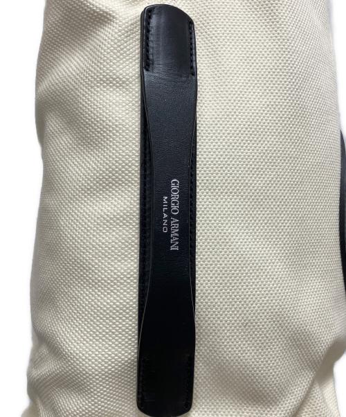 GIORGIO ARMANI（ジョルジョアルマーニ）GIORGIO ARMANI (ジョルジョアルマーニ) クロスボディーバッグ ベージュ×ブラック 未使用品の古着・服飾アイテム