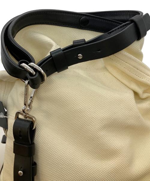 GIORGIO ARMANI（ジョルジョアルマーニ）GIORGIO ARMANI (ジョルジョアルマーニ) クロスボディーバッグ ベージュ×ブラック 未使用品の古着・服飾アイテム