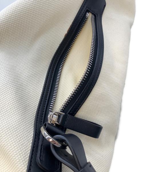 GIORGIO ARMANI（ジョルジョアルマーニ）GIORGIO ARMANI (ジョルジョアルマーニ) クロスボディーバッグ ベージュ×ブラック 未使用品の古着・服飾アイテム