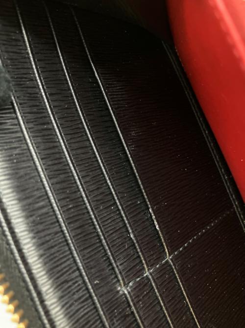 PRADA（プラダ）PRADA (プラダ) ラウンドファスナー財布 ブラックの古着・服飾アイテム