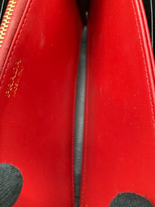 PRADA（プラダ）PRADA (プラダ) ラウンドファスナー財布 ブラックの古着・服飾アイテム