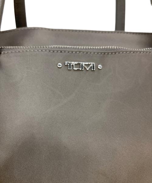 TUMI（トゥミ）TUMI (トゥミ) ビジネストートバッグ ベージュの古着・服飾アイテム
