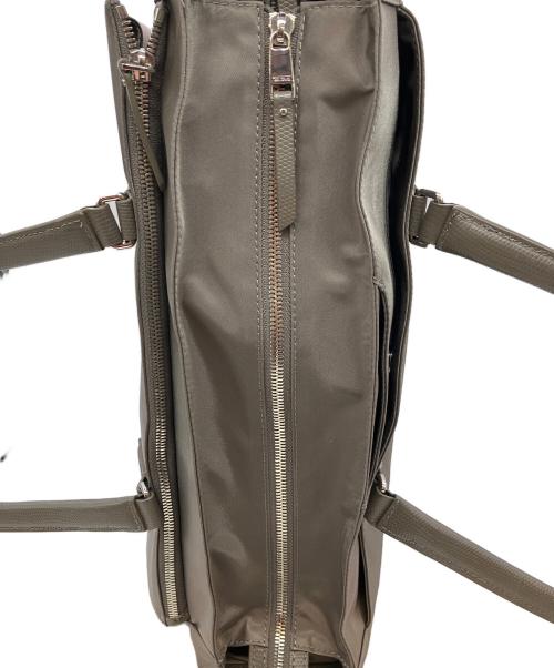 TUMI（トゥミ）TUMI (トゥミ) ビジネストートバッグ ベージュの古着・服飾アイテム