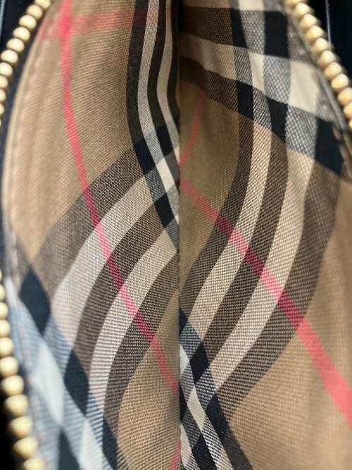 BURBERRY LONDON（バーバリーロンドン）BURBERRY LONDON (バーバリーロンドン) レザーラージジップアラウンドウォレット ラウンドファスナー長財布 ブラックの古着・服飾アイテム