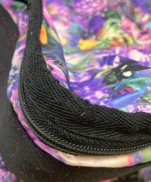 LeSportsac（レスポートサック）LeSportsac (レスポートサック) M/ mika ninagawa (エム/ ミカ ニナガワ) デラックスエブリデイバッグ ミカズユートピア  ショルダーバッグ パープルの古着・服飾アイテム