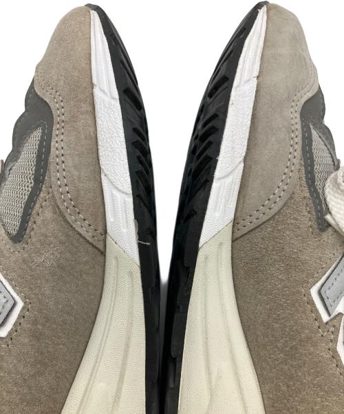 NEW BALANCE（ニューバランス）NEW BALANCE (ニューバランス) スニーカー ベージュ×グレー サイズ:SIZE 28cmの古着・服飾アイテム