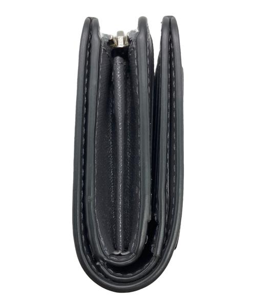 MARC JACOBS（マークジェイコブズ）MARC JACOBS (マークジェイコブズ) ザ ユーティリティ スナップショット コンパクト ウォレット ミニ グレーの古着・服飾アイテム