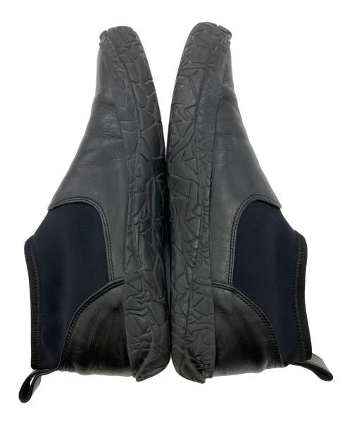 ISSEY MIYAKE（イッセイミヤケ）ISSEY MIYAKE (イッセイミヤケ) スリッポン ブラック サイズ:SIZE 43の古着・服飾アイテム