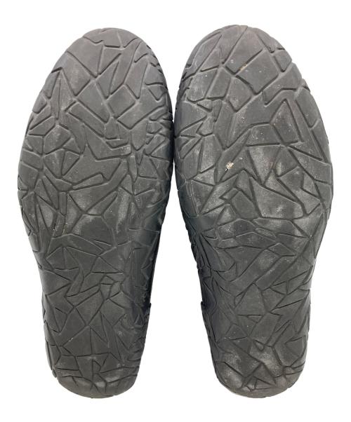 ISSEY MIYAKE（イッセイミヤケ）ISSEY MIYAKE (イッセイミヤケ) スリッポン ブラック サイズ:SIZE 43の古着・服飾アイテム