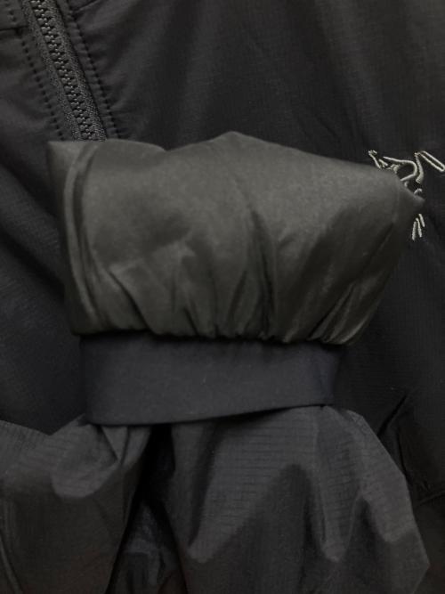 ARC'TERYX（アークテリクス）ARC'TERYX (アークテリクス) ATOM JACKET 中綿ジャケット ブラック サイズ:SIZE Mの古着・服飾アイテム