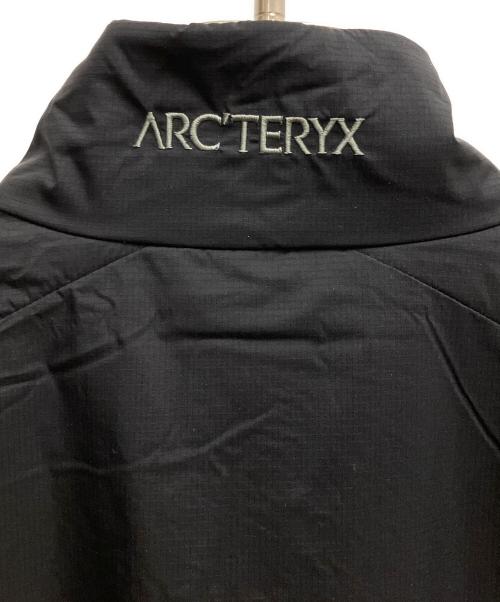 ARC'TERYX（アークテリクス）ARC'TERYX (アークテリクス) ATOM JACKET 中綿ジャケット ブラック サイズ:SIZE Mの古着・服飾アイテム