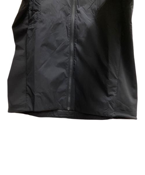 ARC'TERYX（アークテリクス）ARC'TERYX (アークテリクス) ATOM JACKET 中綿ジャケット ブラック サイズ:SIZE Mの古着・服飾アイテム