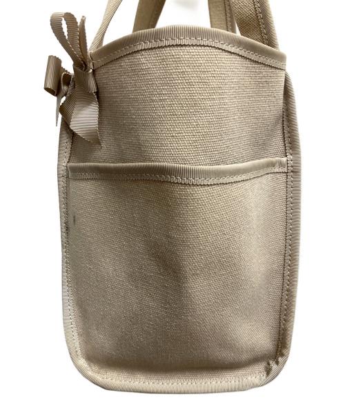 TOCCA（トッカ）TOCCA (トッカ) OCTUPLE RIBBON TOTE M トートバッグ ベージュの古着・服飾アイテム