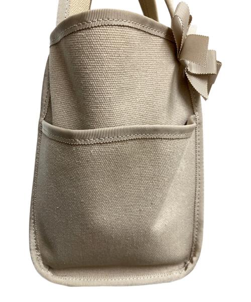 TOCCA（トッカ）TOCCA (トッカ) OCTUPLE RIBBON TOTE M トートバッグ ベージュの古着・服飾アイテム
