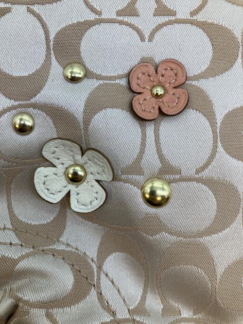 COACH（コーチ）COACH (コーチ) シグネチャー フローラル ショルダーバッグ ベージュの古着・服飾アイテム