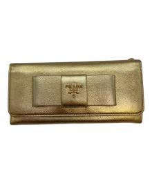 PRADA（プラダ）の古着「サフィアーノレザー リボン付き長財布」｜ゴールド