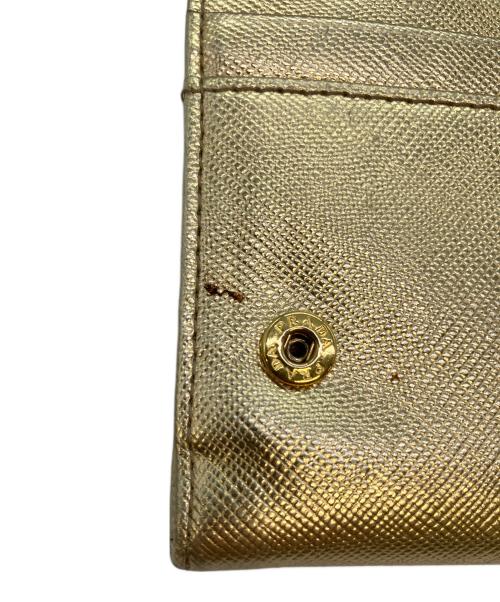 PRADA（プラダ）PRADA (プラダ) サフィアーノレザー リボン付き長財布 ゴールドの古着・服飾アイテム