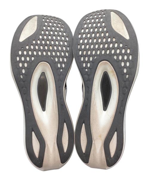 asics（アシックス）asics (アシックス) MAGIC SPEED4 ランニングシューズ ホワイト×ブラック サイズ:SIZE 28.5cmの古着・服飾アイテム