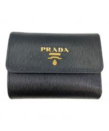 PRADA（プラダ）の古着「ヴィテロムーブ　3つ折り財布」｜ブラック×レッド