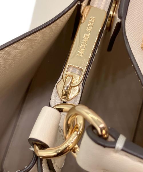 MICHAEL KORS（マイケル・コース）MICHAEL KORS (マイケル・コース) ショルダーバッグ アイボリーの古着・服飾アイテム