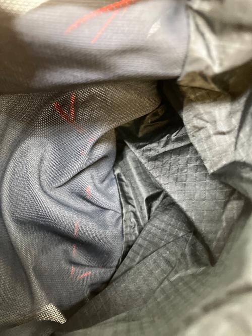 mont-bell（モンベル）mont-bell (モンベル) クロスランナーパック 15 ガンメタル バックパック ブラック×レッドの古着・服飾アイテム