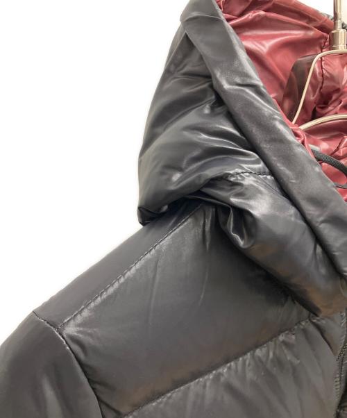 DUVETICA（デュベティカ）DUVETICA (デュベティカ) ファー付ダウンジャケット ブラック×レッド サイズ:SIZE 42の古着・服飾アイテム