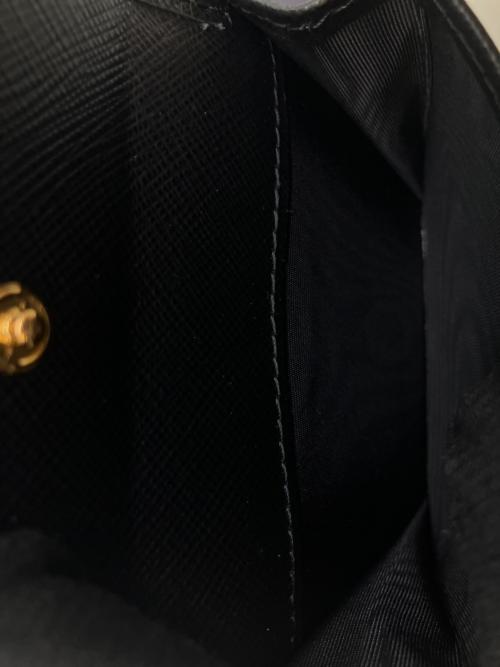 PRADA（プラダ）PRADA (プラダ) SAFFIANO METAL 2つ折り財布 ブラックの古着・服飾アイテム