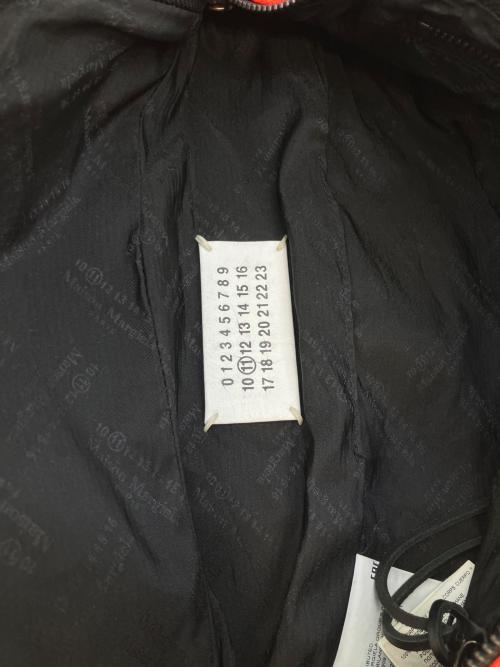 Maison Margiela（メゾンマルジェラ）Maison Margiela (メゾンマルジェラ) CROSS BODY POUCH ウエストバッグ レッド×ブラックの古着・服飾アイテム