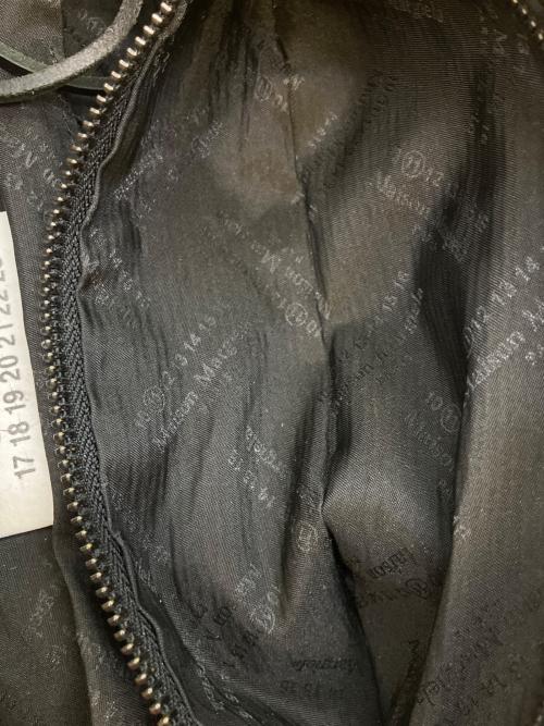 Maison Margiela（メゾンマルジェラ）Maison Margiela (メゾンマルジェラ) CROSS BODY POUCH ウエストバッグ レッド×ブラックの古着・服飾アイテム